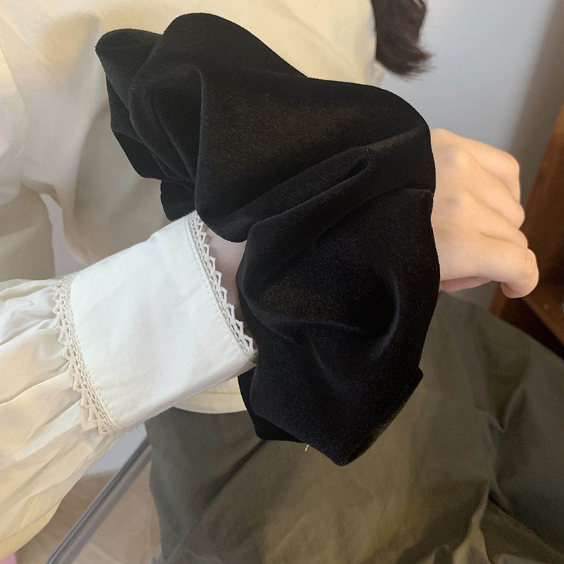 Oversize Black Velvet Scrunchi - Freshwater Line recension och pris