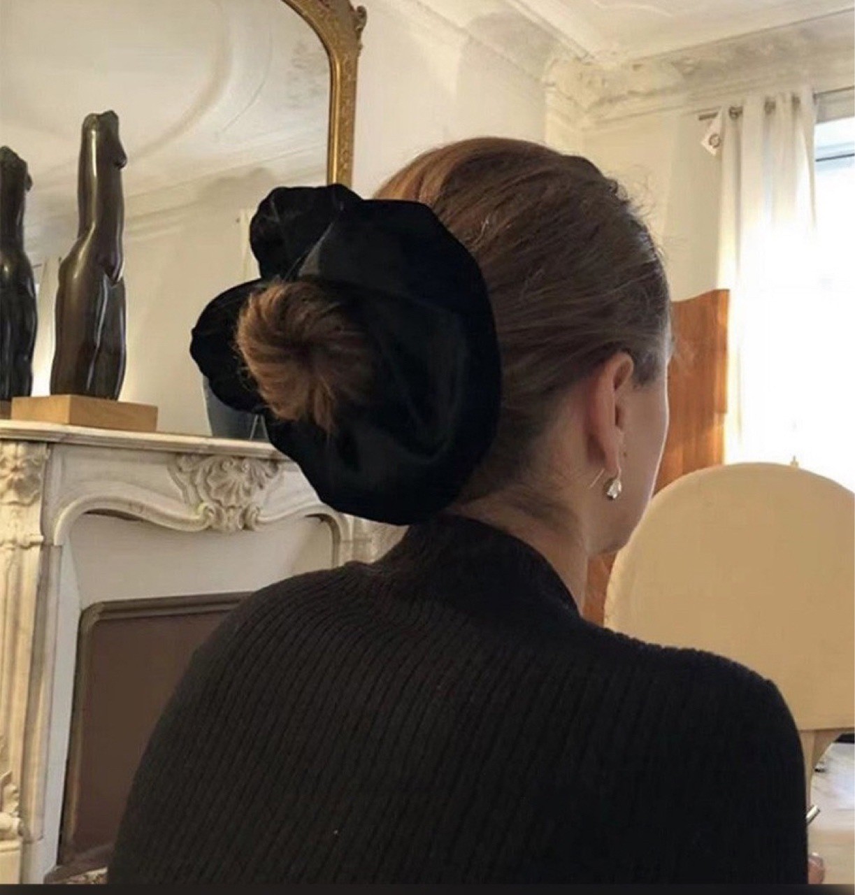 Oversize Black Velvet Scrunchi - Freshwater Line recension och pris